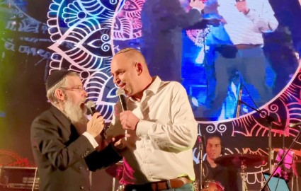 הופעת ענק של הזמר אברהם פריד מניו-יורק, חתמה את שנת תשפ"ב בלוד