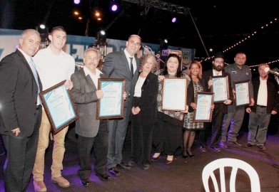 מדליקי המשואות בלוד בטקס המעבר מיום הזיכרון ליום העצמאות – תשע"ה