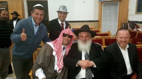 "ונהפוך הוא" - השייח' אלבז בבית הכנסת בפורים
