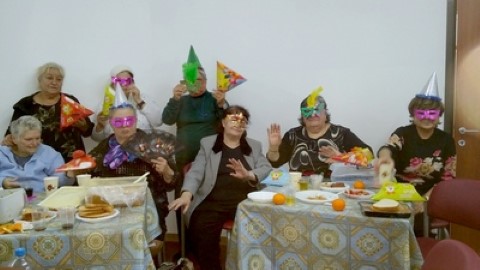 קשישי לוד חוגגים ושמחים עדלאידע