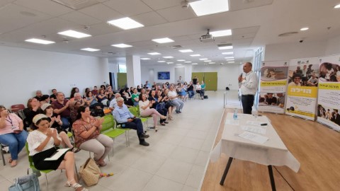 מביטים אל העתיד: ועידת הצעירים הראשונה התכנסה בלוד