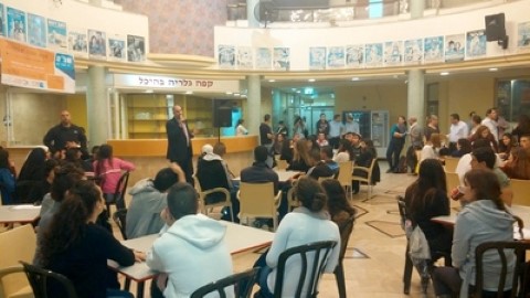 נוער לוד בשיח על מנהיגות דמוקרטית בטקס לזכרו של יצחק רבין