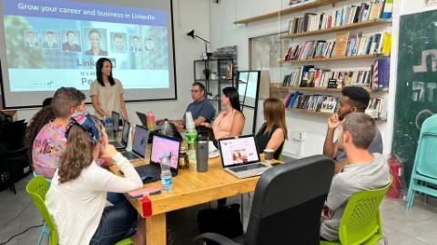 בנו פרופיל מקצועי: צעירי לוד בסדנת לינקדאין למיתוג אישי