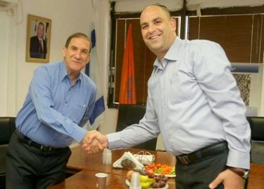 מהדקים את שיתוף הפעולה בין חברת החשמל ללוד