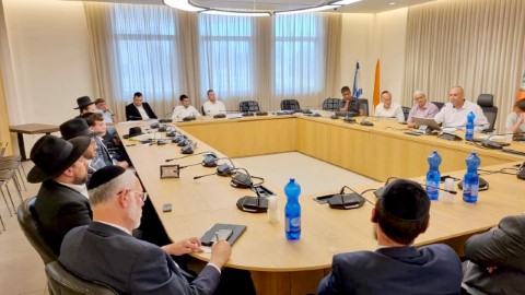 עד חג הפסח תשפ"ג: עיריית לוד והקהילות בגני איילון החרדית יבנו מתחם עם 10 בתי כנסת