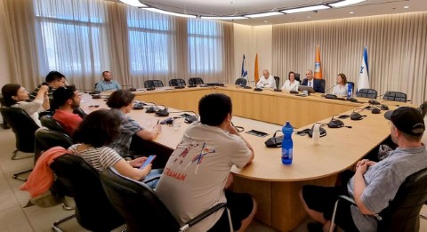 כתבים זרים ביקרו בלוד לראיון מקיף עם ראש העיר יאיר רביבו