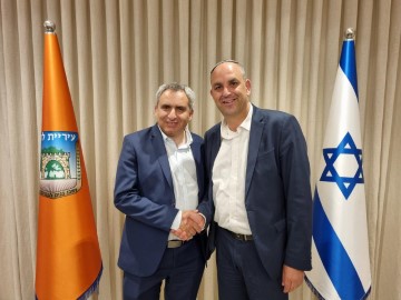 שר הבינוי והשיכון בביקורו בעיריית לוד: "נסייע לקידום מיזמים ופרויקטים של בנייה ברחבי העיר"