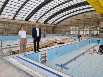 בריכות השחייה החדשות בשכונות נווה שלום וגני אביב לקראת סיום העבודות