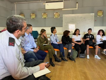 משלחת צה"לית ביקרה בתיכון דרכא מקסים לוי בלוד לשיתוף פעולה וגיוס תלמידים