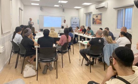 נפתח בהצלחה קורס התנהלות כלכלית ליברלית במרכז צעירים בלוד