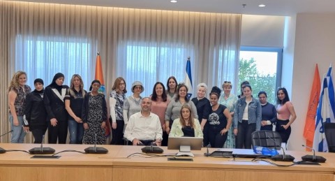 מכל המגזרים והדתות בלוד: 14 נשים סיימו קורס ניהול משרד