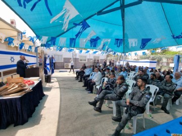 ראש העיר לוד הוקיר תודה למשטרת לוד בטקס ההצדעה לקראת יום העצמאות ה-74