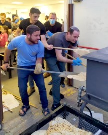 מאות ילדים ומבוגרים מלוד השתתפו בסדנאות אפיית מצות