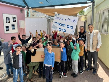 לחיילי צה"ל באהבה מ'נועם המאירי' בלוד