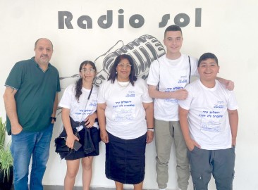 נבחרת הרדיו של ביה"ס "עתיד עמנואל מורנו" בלוד על גלי האתר ברדיוסול