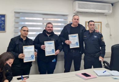 מפקד משטרת לוד העניק תעודות הערכה למנהלי אגף הביטחון והמוקד הרואה בעיריית לוד