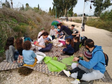 מבלים בטבע: תושבי לוד נהנו בהפנינג חנוכה למשפחות בנחל גזר
