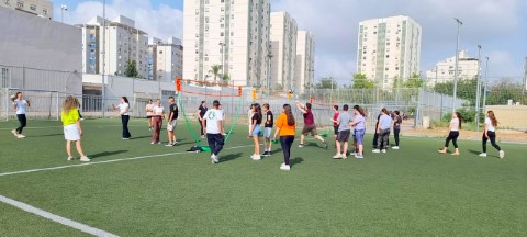 תלמידי תיכון דרכא פותחים את הבוקר בפעילויות ספורט ומשחק
